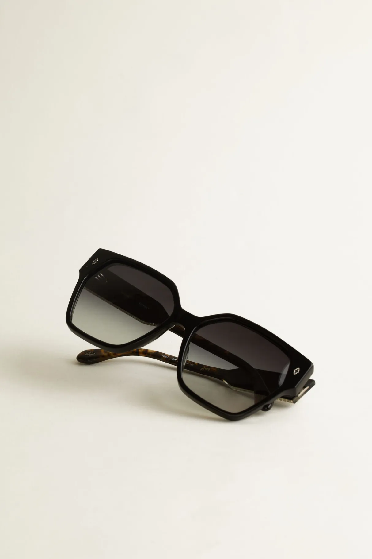 leora_3.webp ba&sh Leora.*Femme Lunettes De Soleil