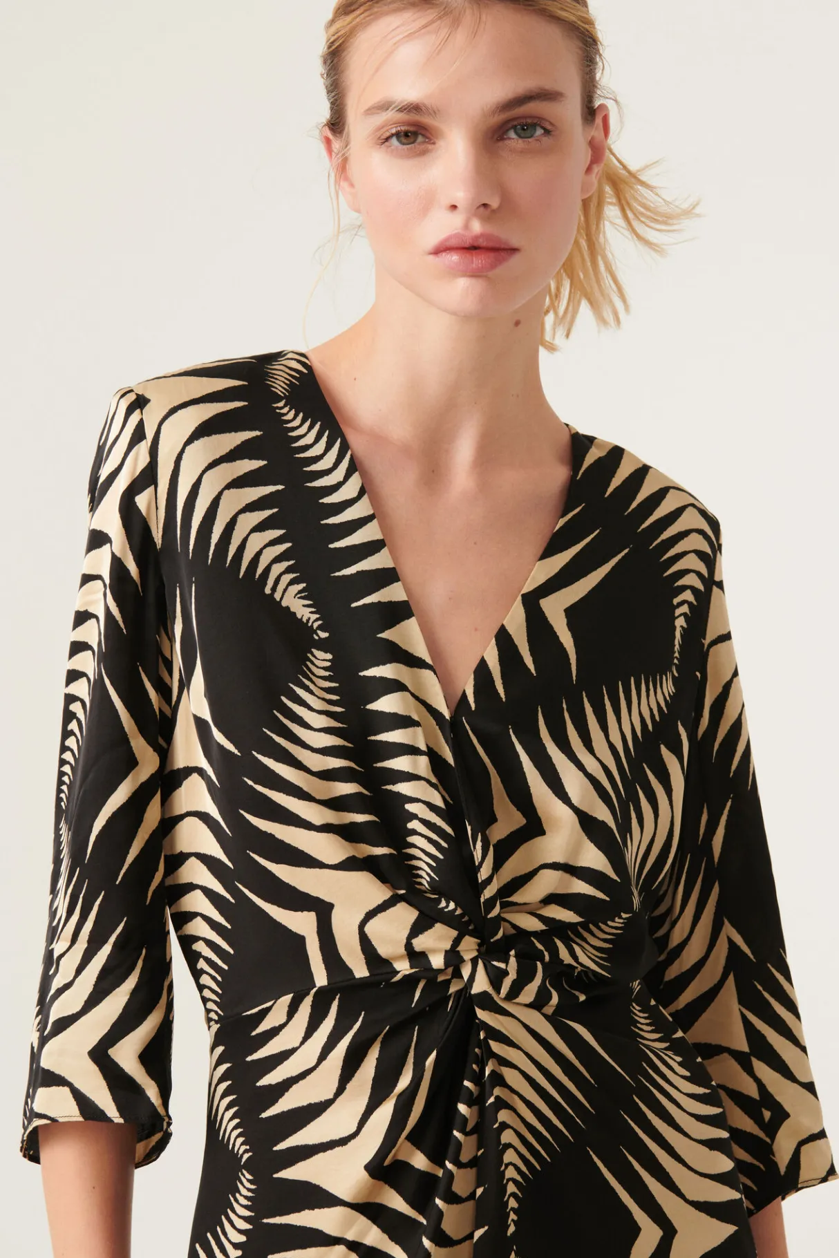 naude_1.webp ba&sh Naude.*Femme Robes