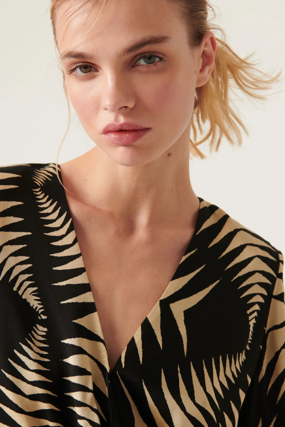 naude_2.webp ba&sh Naude.*Femme Robes